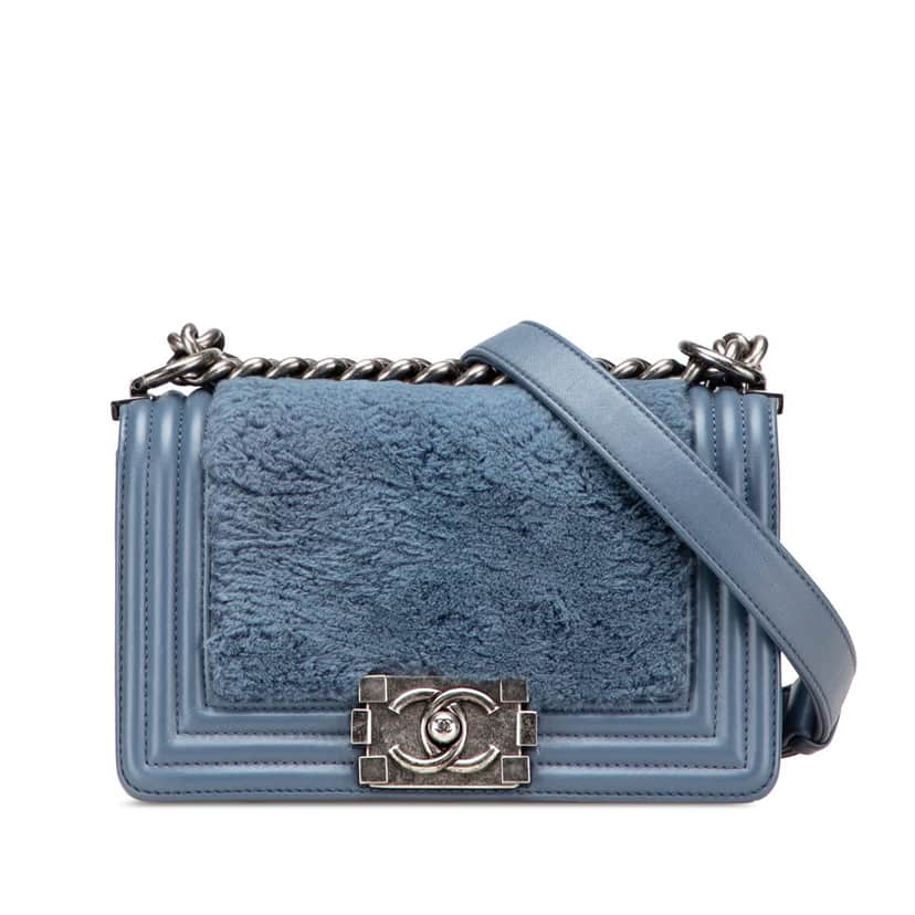 Chanel Small Leather and Fur Boy Flap Blue Good condition - Front View