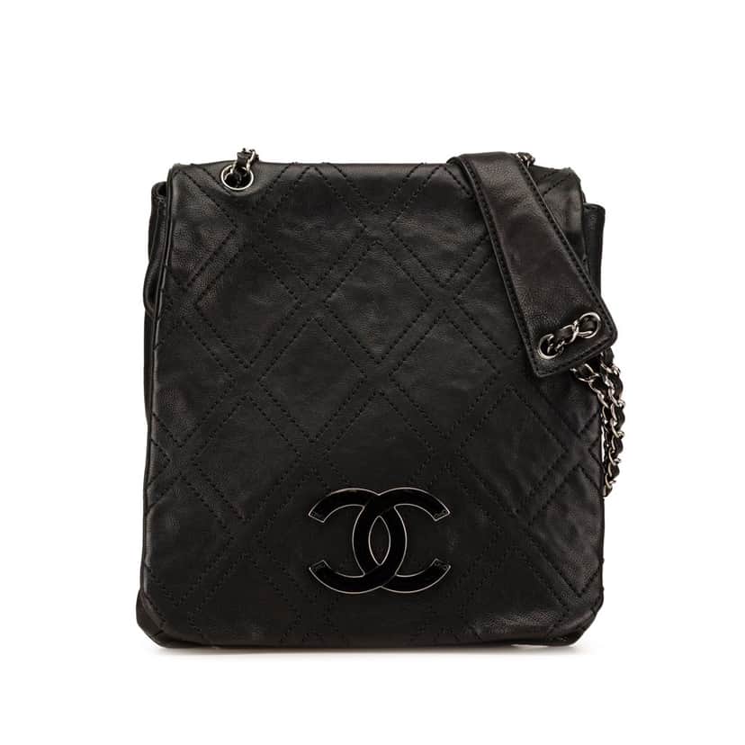 Chanel Large Calfskin Diamond Stitch Crossbody Black Leather Good condition - Front View