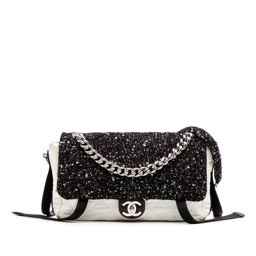 Chanel Bicolor Tweed and Nylon Astronaut Essentials Flap Black Tweed Good condition - Front View
