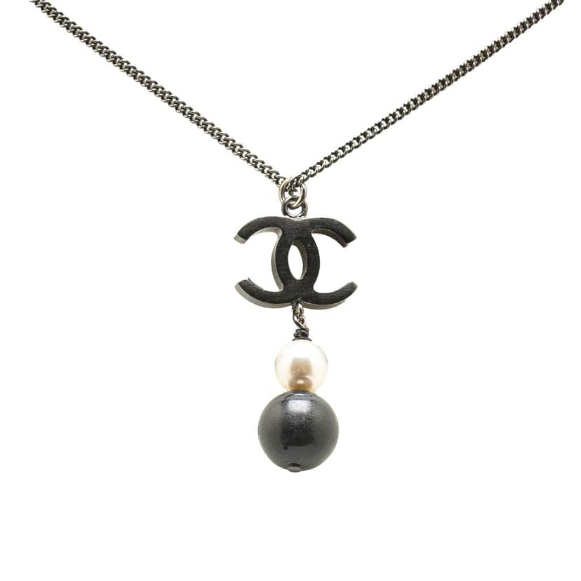 Chanel Silver CC Faux Pearl Pendant Necklace Silver Brass Good condition - Front View