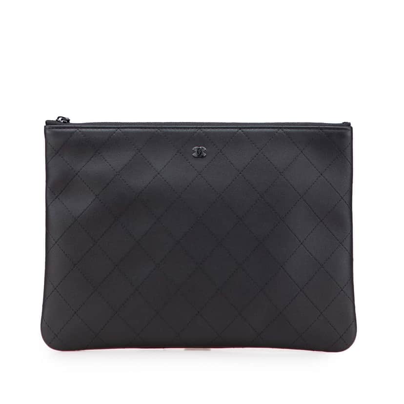 Chanel Medium Stitched Calfskin CC Cosmetic Case Black Leather Very good condition - Front View