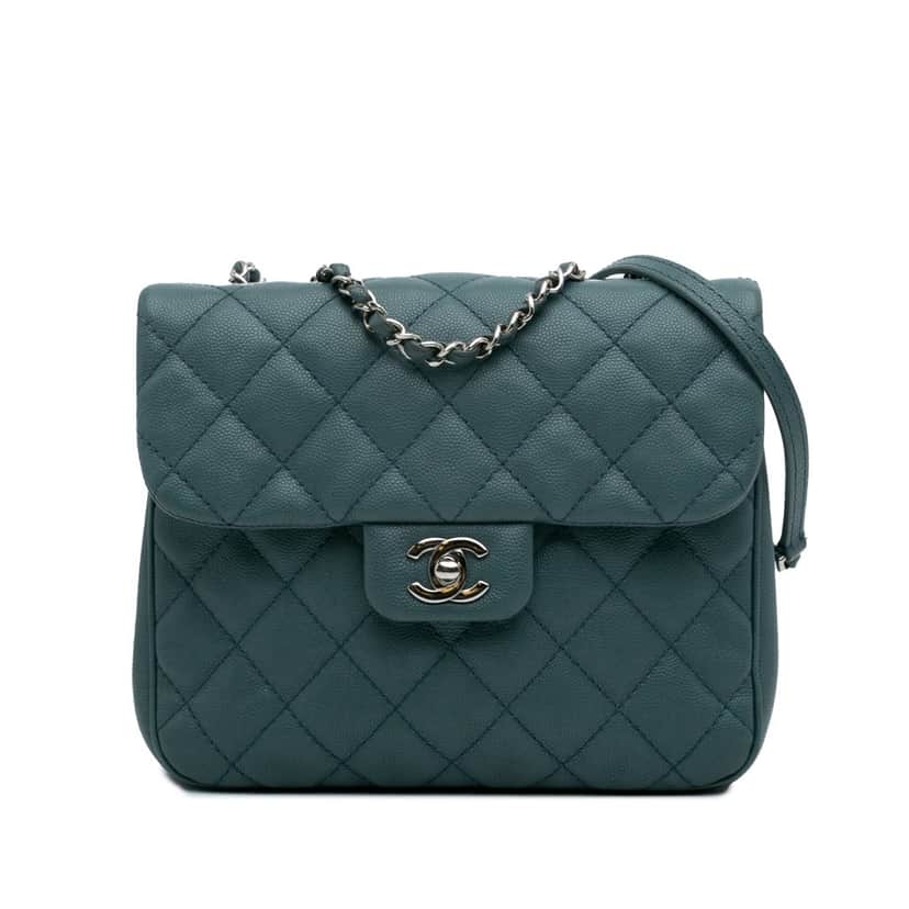 Chanel Medium Quilted Caviar Urban Companion Flap Blue Leather Good condition - Front View