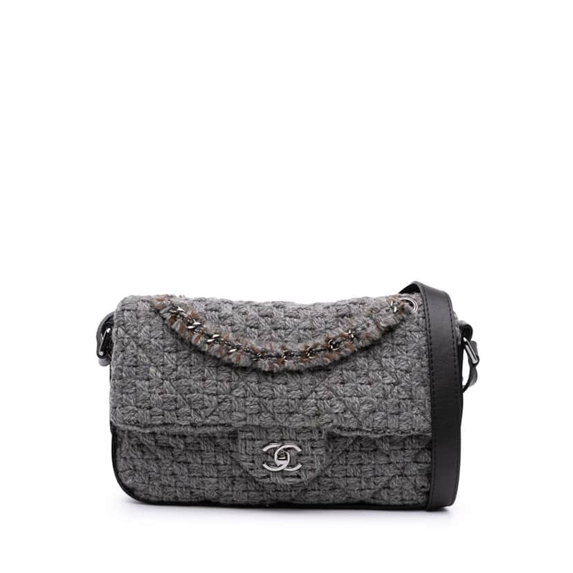 Chanel Quilted Wool and Calfskin Single Flap Grey Wool Good condition - Front View