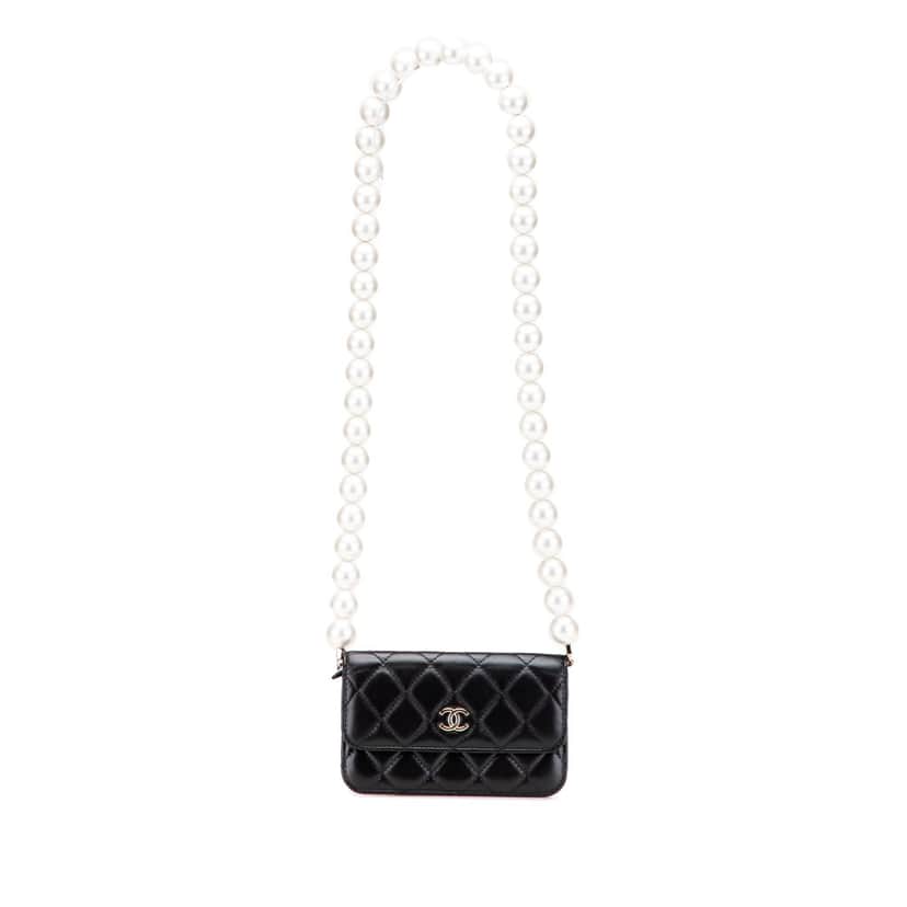Chanel Quilted Calfskin Maxi Pearls Clutch With Chain Black Leather Good condition - Front View