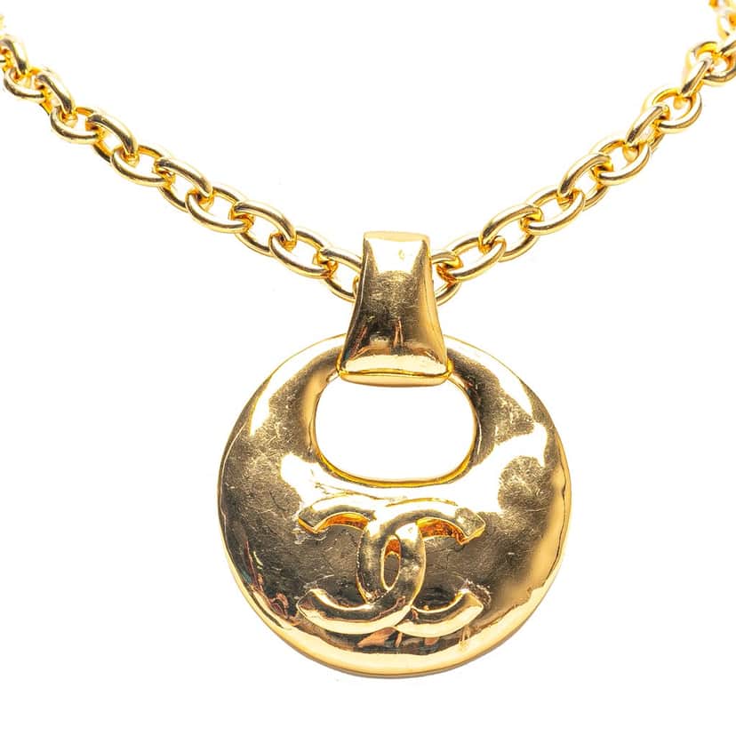 Chanel Gold Plated CC Logo Circle Pendant Necklace Gold Metal Good condition - Front View