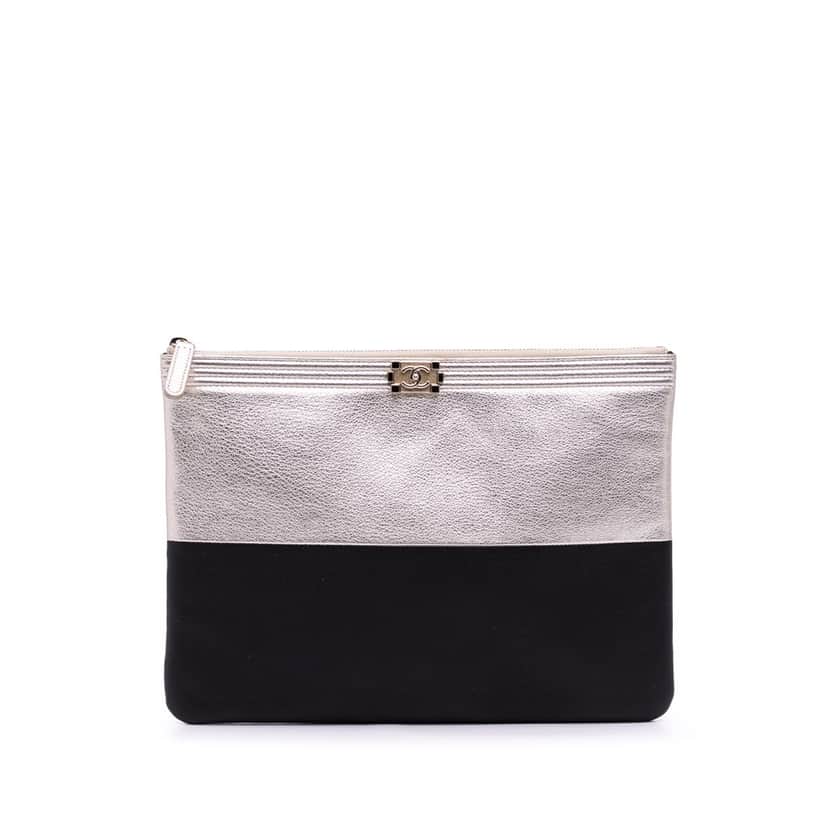 Chanel Medium Bicolor Goatskin Boy O Case Clutch Black Leather Good condition - Front View