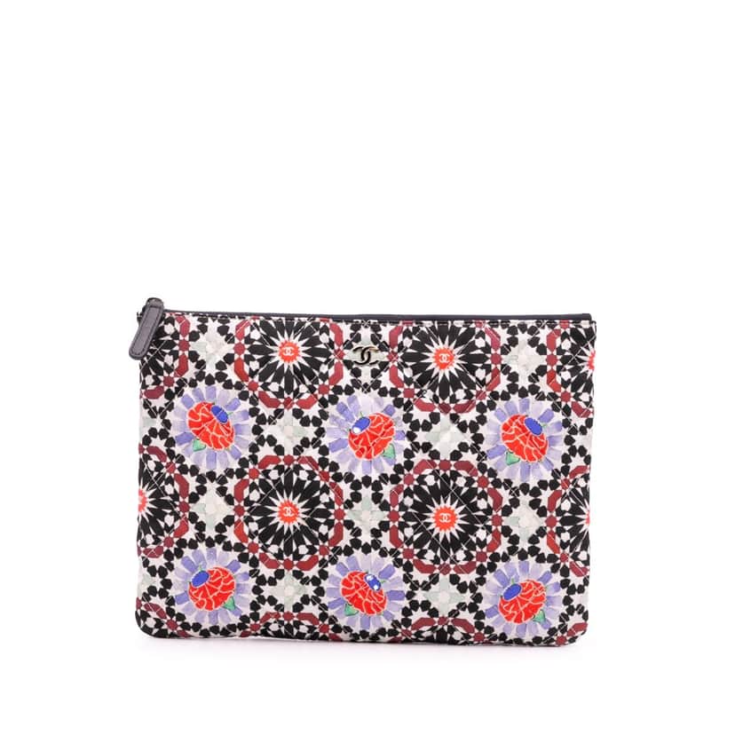 Chanel Paris Dubai Medium Printed Canvas Cosmetic Case White Canvas Good condition - Front View