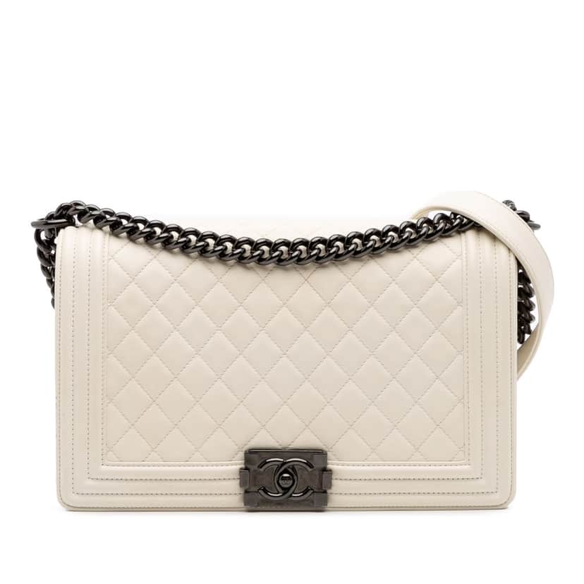 Chanel Medium Quilted Lambskin Boy Flap White Leather Good condition - Front View