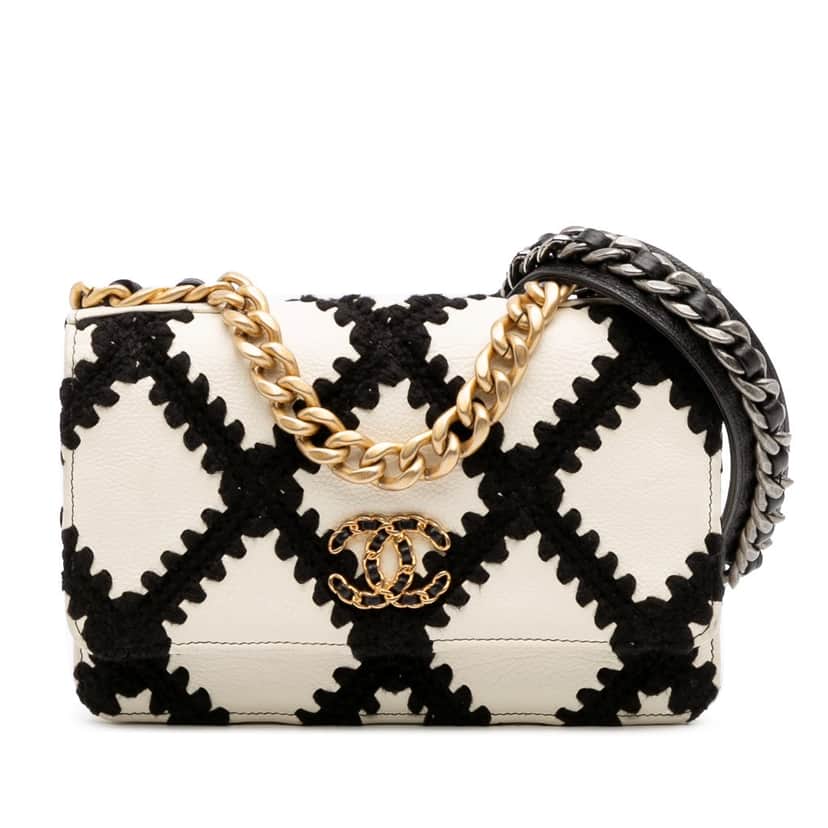 Chanel Calfskin Crochet 19 Wallet On Chain White Leather Good condition - Front View