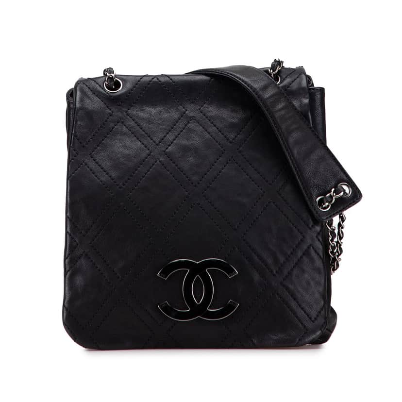 Chanel Large Calfskin Diamond Stitch Crossbody Black Leather Good condition - Front View