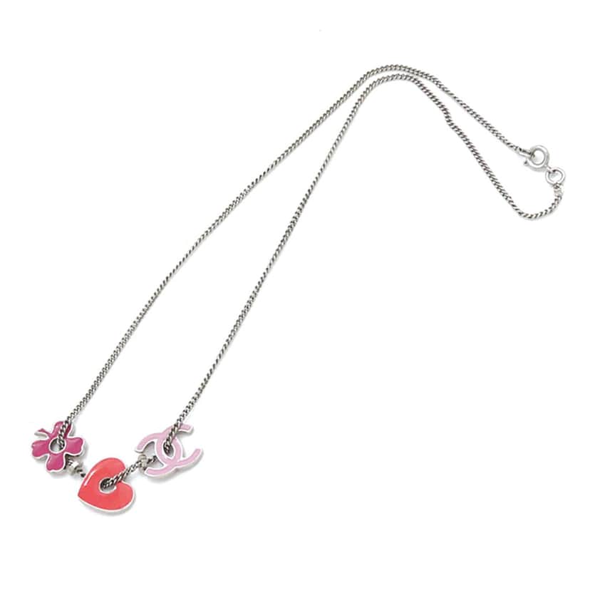 Chanel CC Silver Plated Enamel Heart and Clover Charm Pendant Necklace Silver Silver Very good condition - Front View