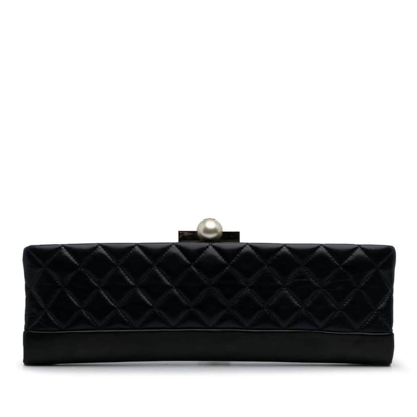 Chanel CC Quilted Lambskin Pearl Clutch Black Leather Good condition - Front View