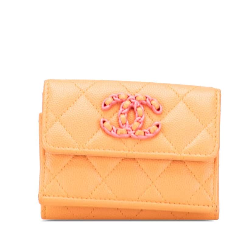 Chanel Quilted Caviar 19 Compact Flap Wallet Orange Leather Good condition - Front View