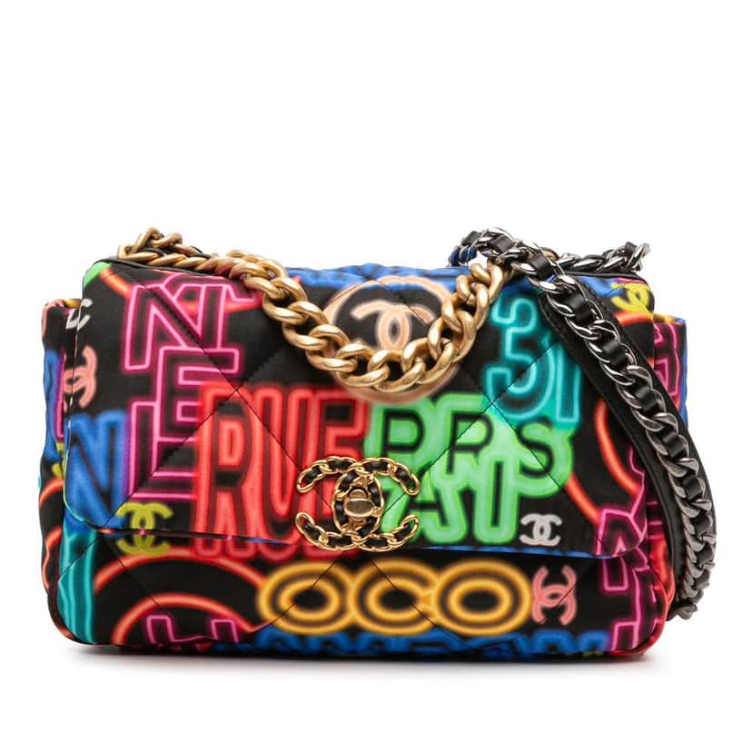 Chanel Medium Printed Nylon Graffiti 19 Flap Black Good condition - Front View