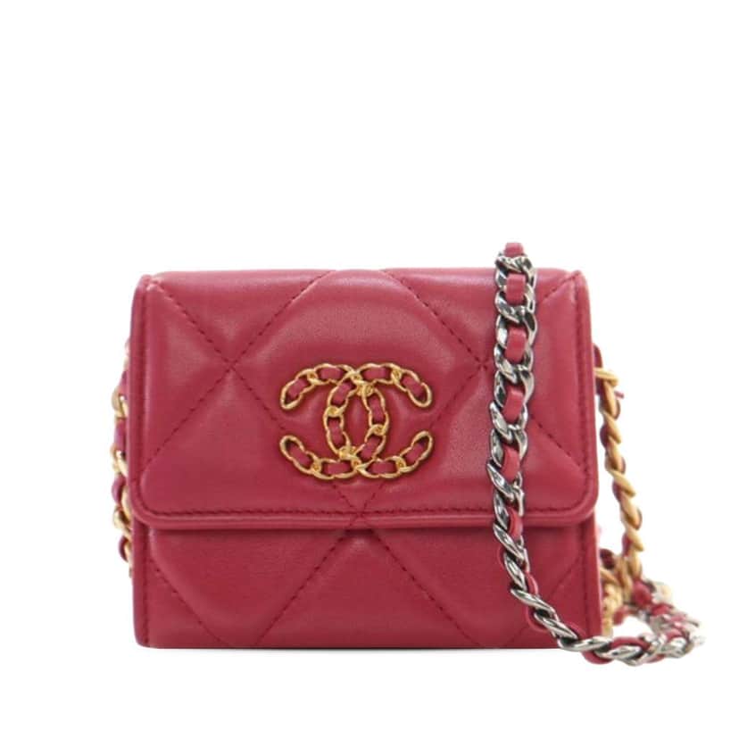 Chanel Quilted Lambskin Chanel 19 Card Holder On Chain Red Leather Very good condition - Front View