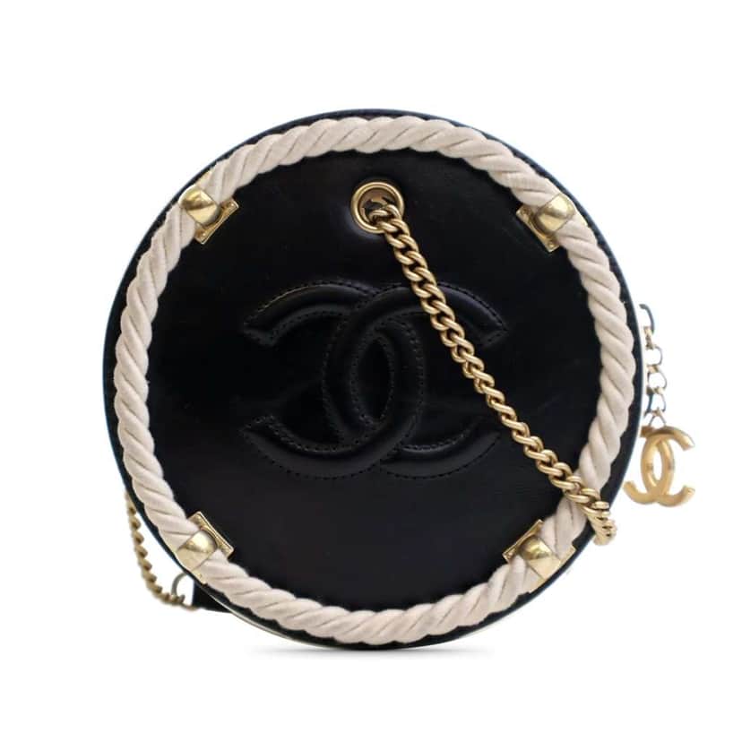 Chanel Crumpled Calfskin En Vogue Round Bag Black Leather Good condition - Front View