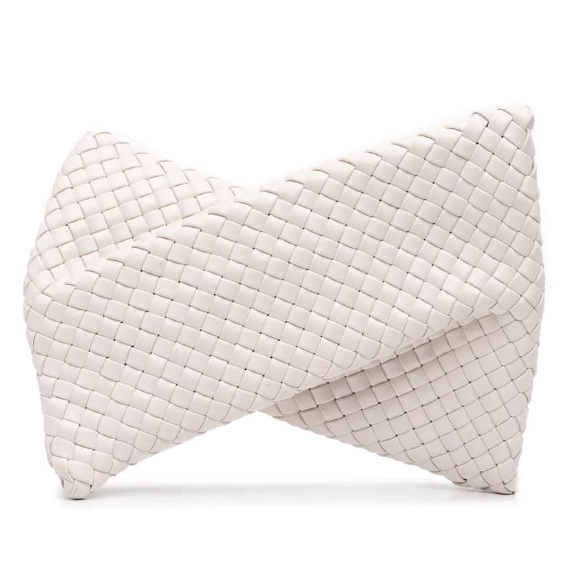 Bottega Veneta Lambskin Padded Intreccio Crisscross Clutch White Leather Good condition - Front View