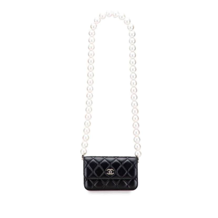 Chanel Quilted Calfskin Maxi Pearls Clutch With Chain Black Leather Good condition - Front View