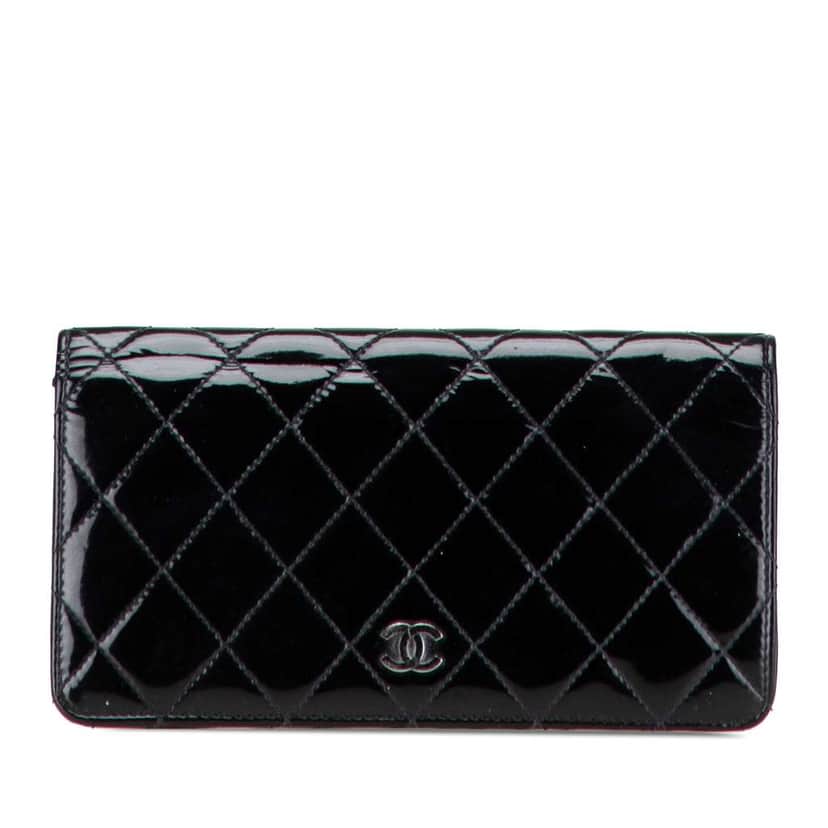 Chanel CC Quilted Patent L Yen Bifold Wallet Black Leather Good condition - Front View