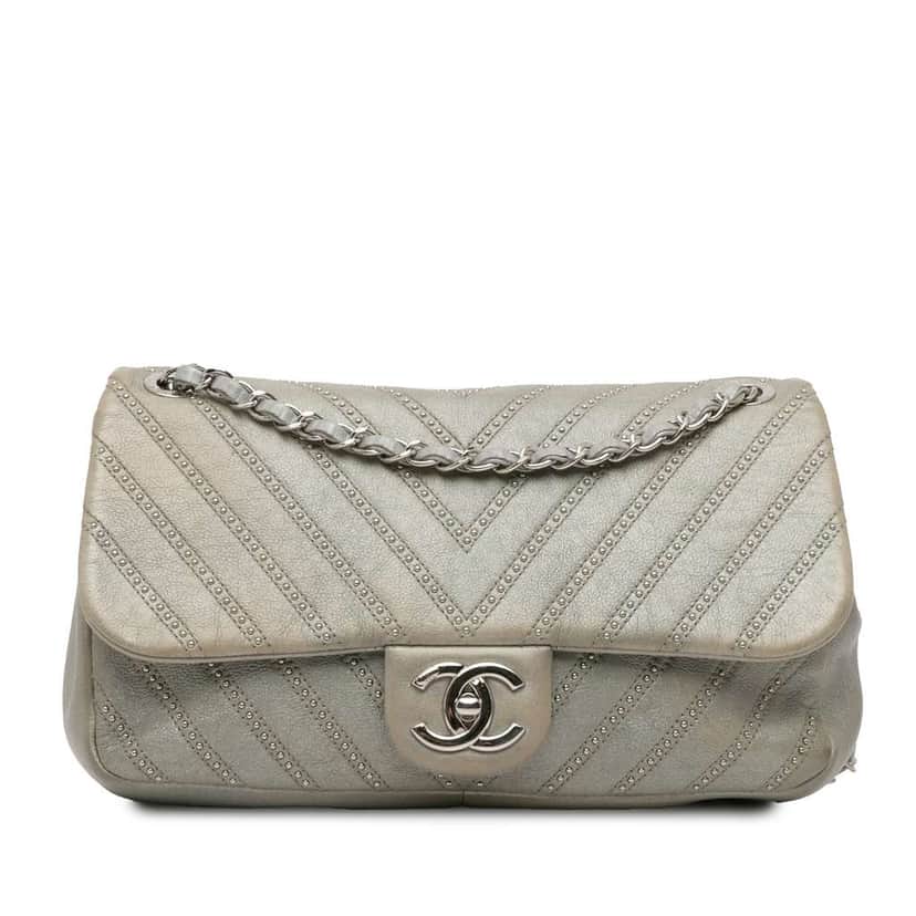 Chanel Medium Chevron Calfskin Stud Wars Flap Silver Leather Very good condition - Front View