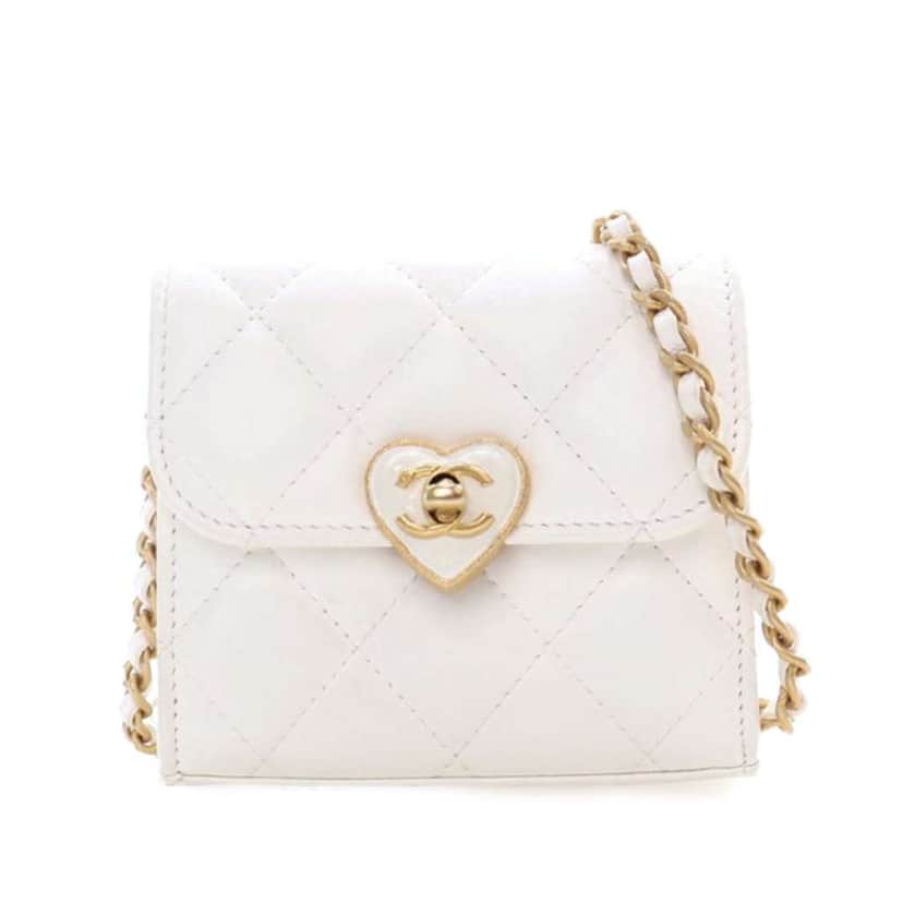 Chanel Mini Quilted Lambskin CC Enamel Heart Clutch With Chain White Leather Very good condition - Front View