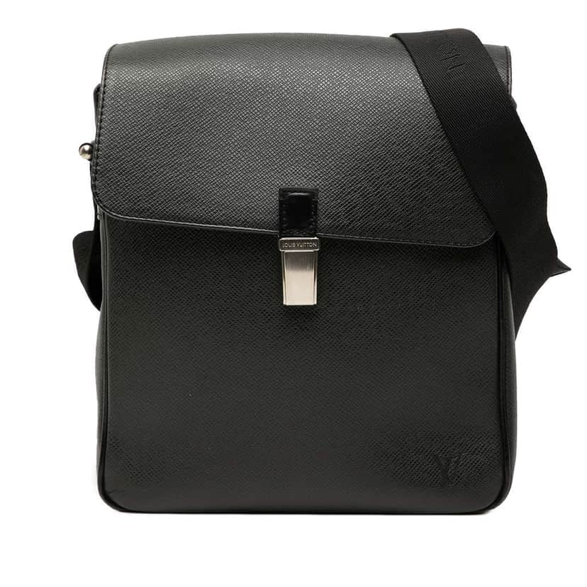 Louis Vuitton Taiga Yaranga Black Leather Good condition - Front View