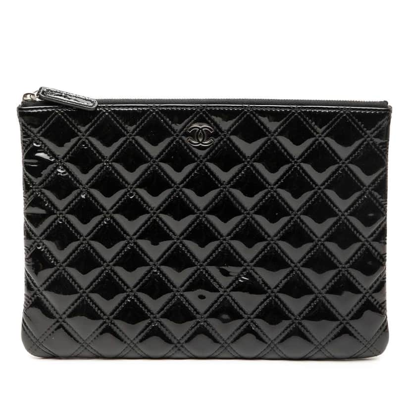 Chanel Medium Quilted Patent O Case Clutch Black Leather Good condition - Front View