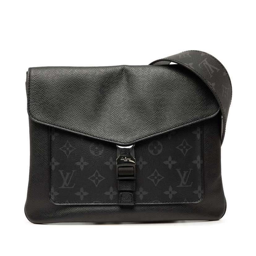 Louis Vuitton Taigarama Outdoor Flap Messenger Black Leather Very good condition - Front View