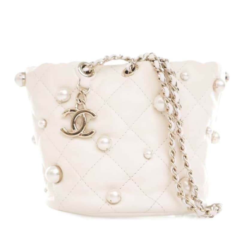 Chanel Mini Quilted Lambskin About Pearls Drawstring Bucket Bag White Leather Good condition - Front View