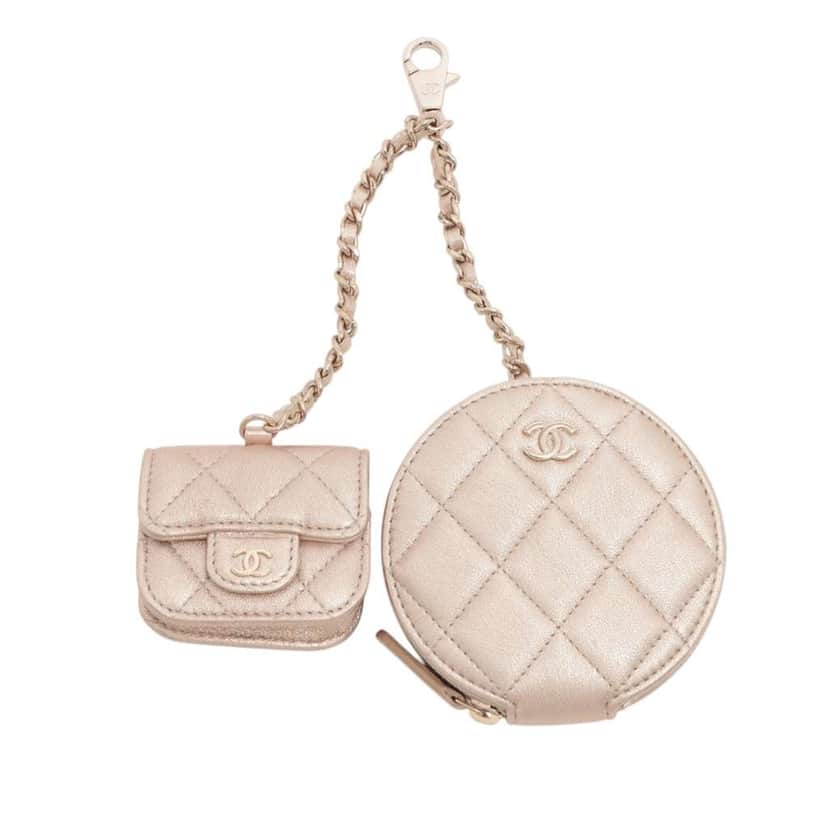 Chanel Quilted Metallic Lambskin Round Clip On Coin Purse and Airpods Case Gold Leather Very good condition - Front View