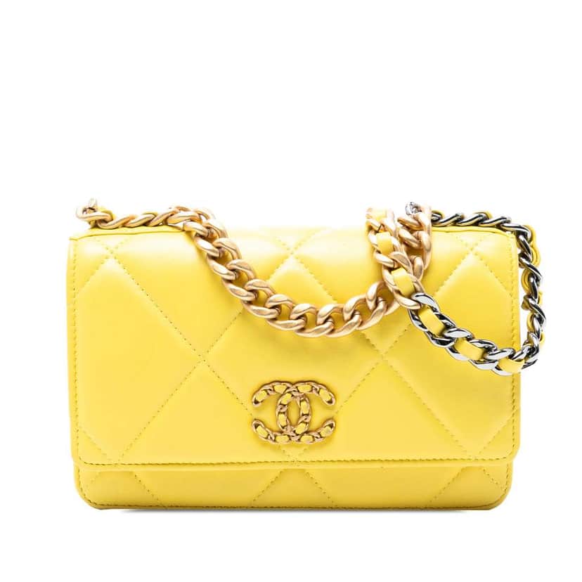 Chanel Quilted Lambskin 19 Wallet on Chain Yellow Leather Very good condition - Front View