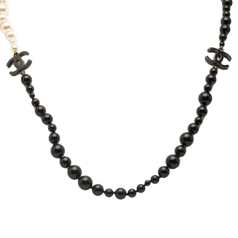 Chanel CC Faux Pearl and Bead Necklace Black Good condition - Front View