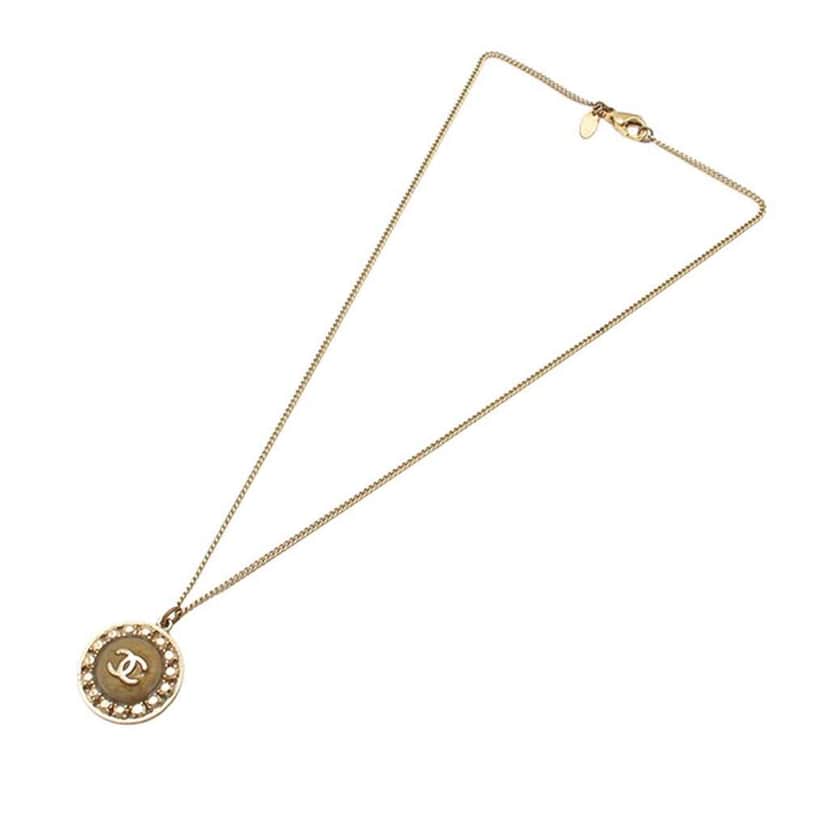 Chanel CC Gold Plated Round Pendant Necklace Gold Metal Good condition - Front View