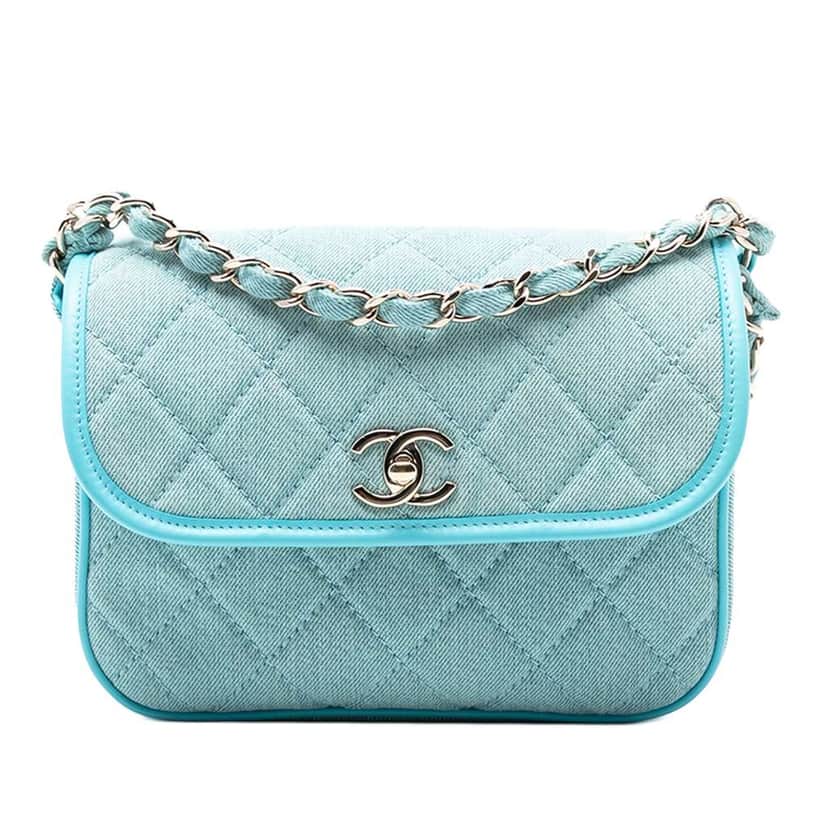 Chanel Small CC Quilted Denim Messenger Flap Blue Denim Very good condition - Front View