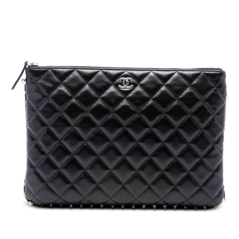 Chanel Medium Quilted Lambskin Pearl O Case Clutch Black Leather Good condition - Front View
