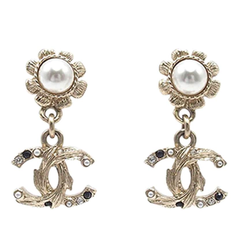 Chanel CC Gold Plated Faux Pearl Rhinestone Drop Push Back Earrings Gold Metal Good condition - Front View