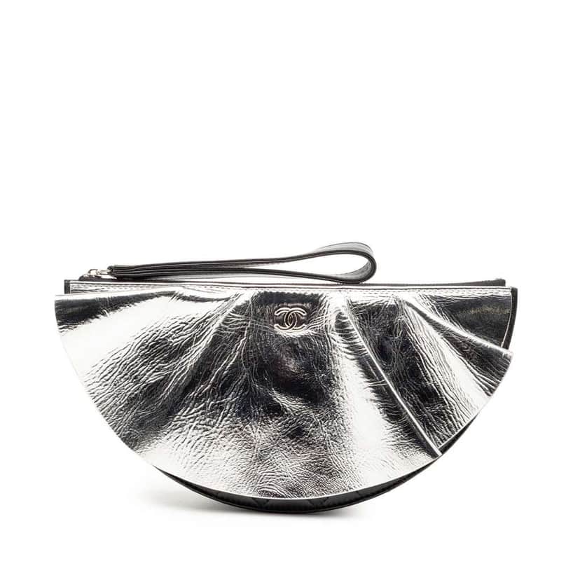 Chanel Quilted Metallic Lambskin Wave Clutch Silver Leather Good condition - Front View
