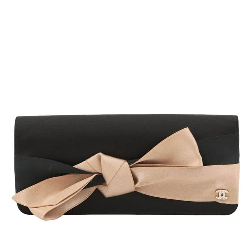 Chanel Satin Bow Flap Clutch Black Satin Good condition - Front View