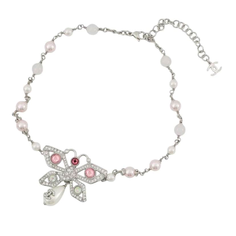 Chanel CC Silver Plated Rhinestone and Faux Pearl Butterfly Choker Necklace Silver Metal Good condition - Front View