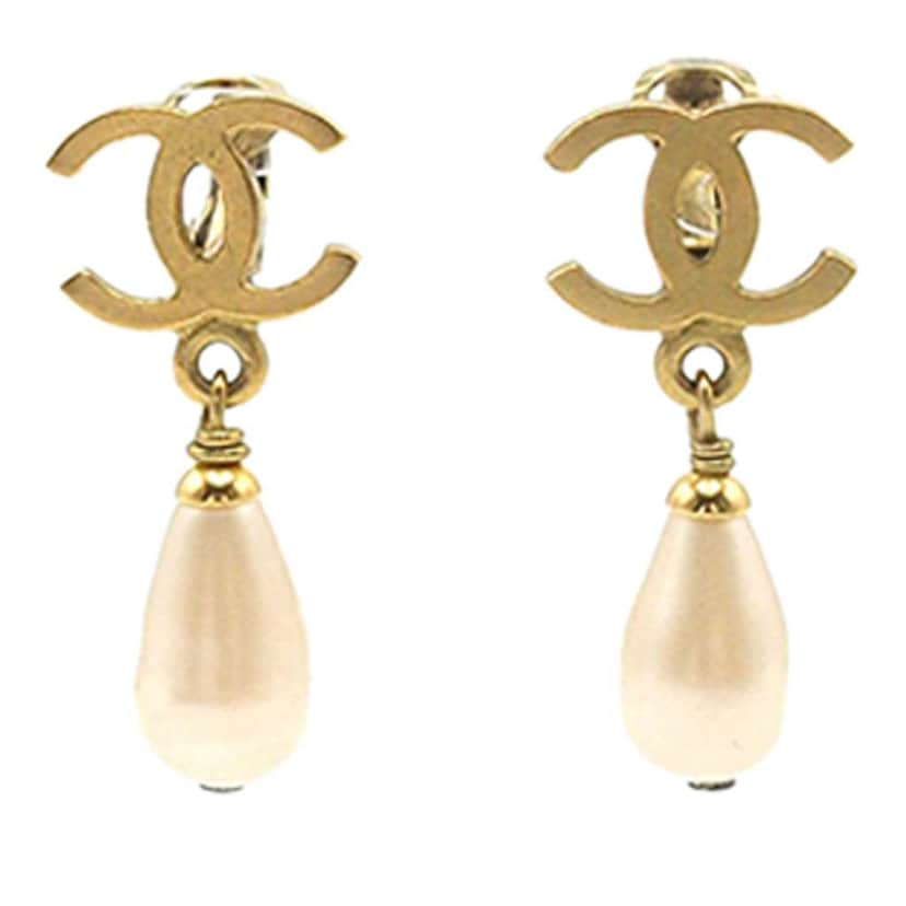 Chanel CC Gold Plated Faux Pearl Drop Clip on Earrings Gold Metal Good condition - Front View