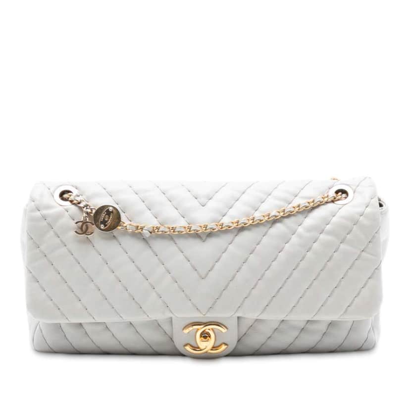 Chanel Jumbo Chevron Calfskin Surpique Flap White Leather Good condition - Front View