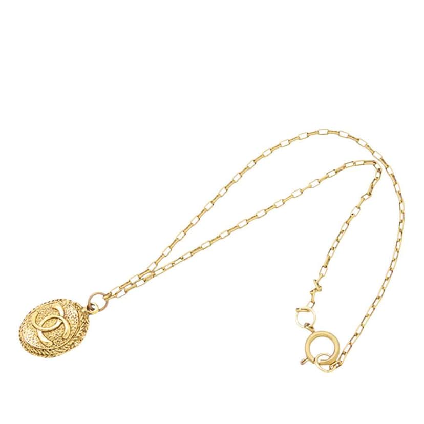 Chanel CC Gold Plated Oval Pendant Necklace Gold Metal Good condition - Front View