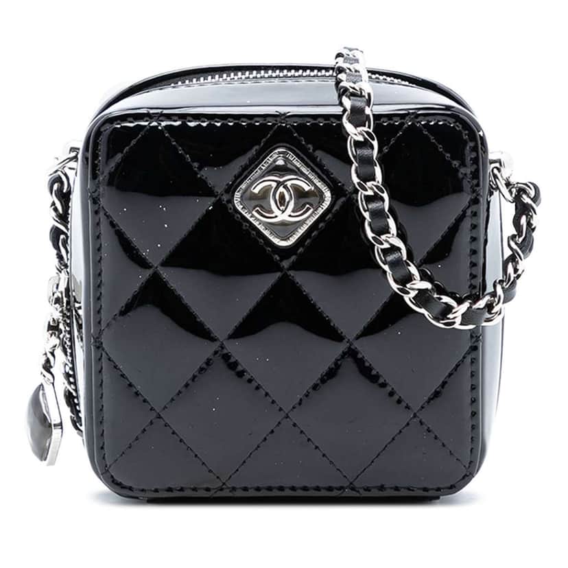 Chanel CC Quilted Patent Diamond Resin Clutch With Chain Black Leather Very good condition - Front View