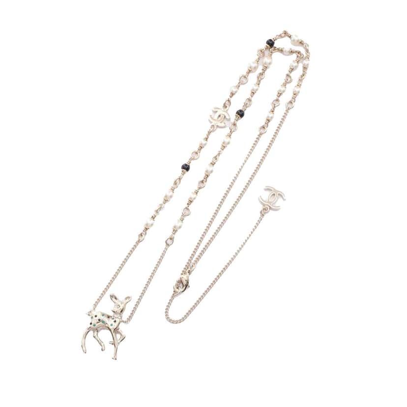 Chanel CC Gold Plated Faux Pearl and Rhinestone Deer Pendant Necklace Gold Metal Very good condition - Front View