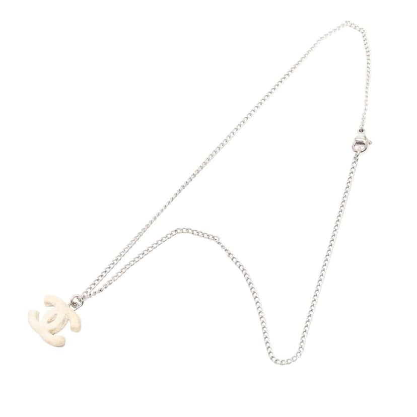 Chanel Silver Plated Textured CC Pendant Necklace Silver Metal Very good condition - Front View