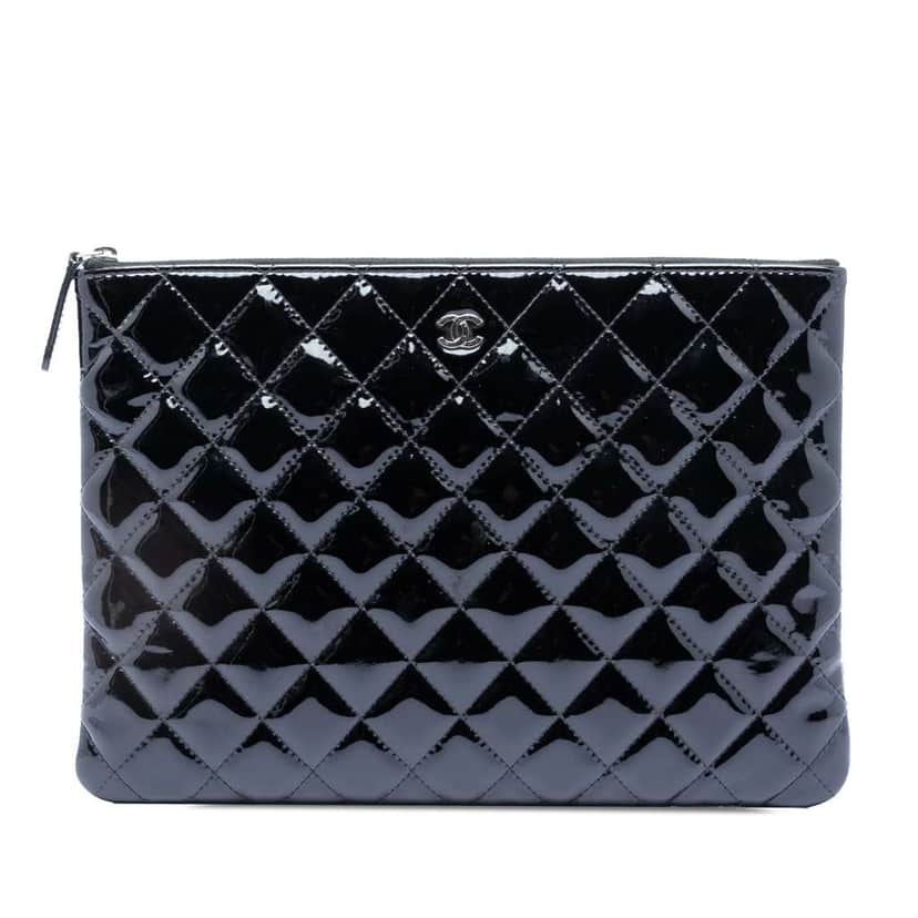 Chanel Medium Quilted Patent O Case Clutch Black Leather Good condition - Front View
