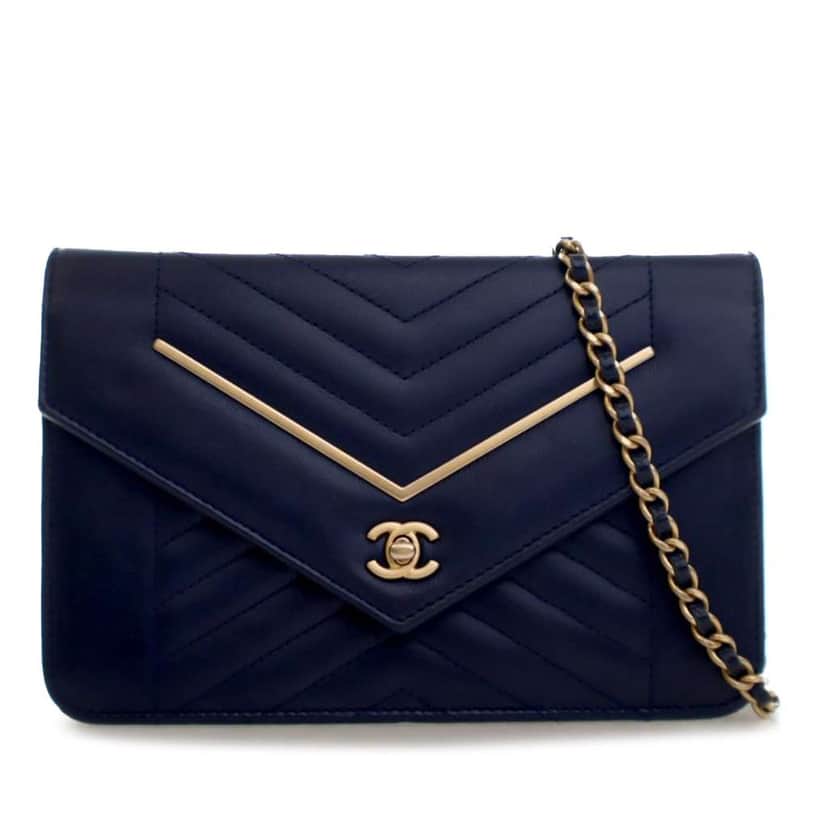 Chanel Reversed Chevron Lambskin Wallet on Chain Blue Leather Good condition - Front View