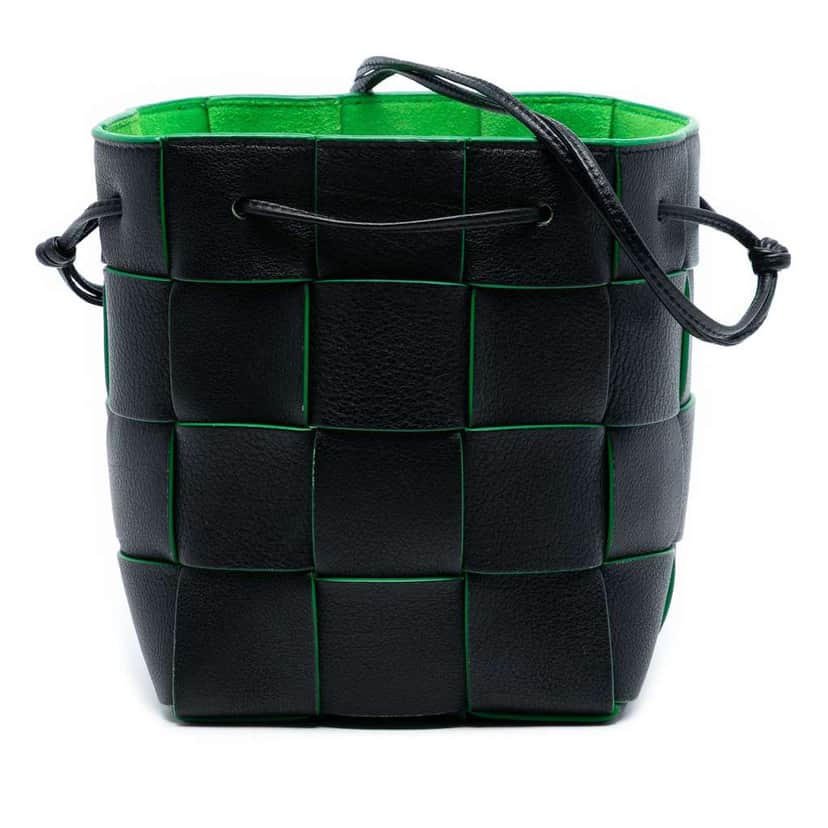 Bottega Veneta Small Nappa Maxi Intrecciato Cassette Bucket Bag Black Leather Very good condition - Front View