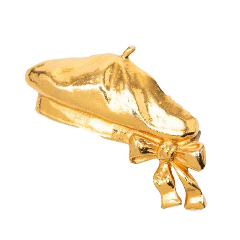 Chanel Gold Plated Beret Hat Brooch Gold Metal Very good condition - Front View