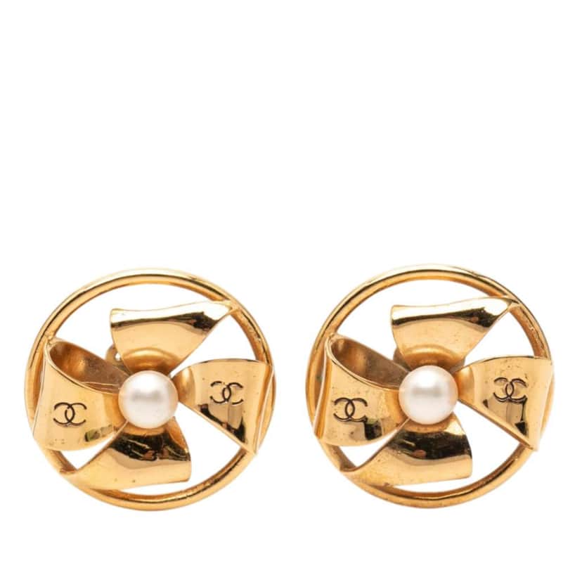 Chanel CC Gold Plated Faux Pearl Pinwheel Ribbon Clip On Earrings Gold Metal Very good condition - Front View